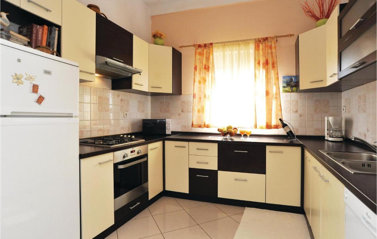 Beautiful Apartment In Maslenica With Kitchen ภายนอก รูปภาพ