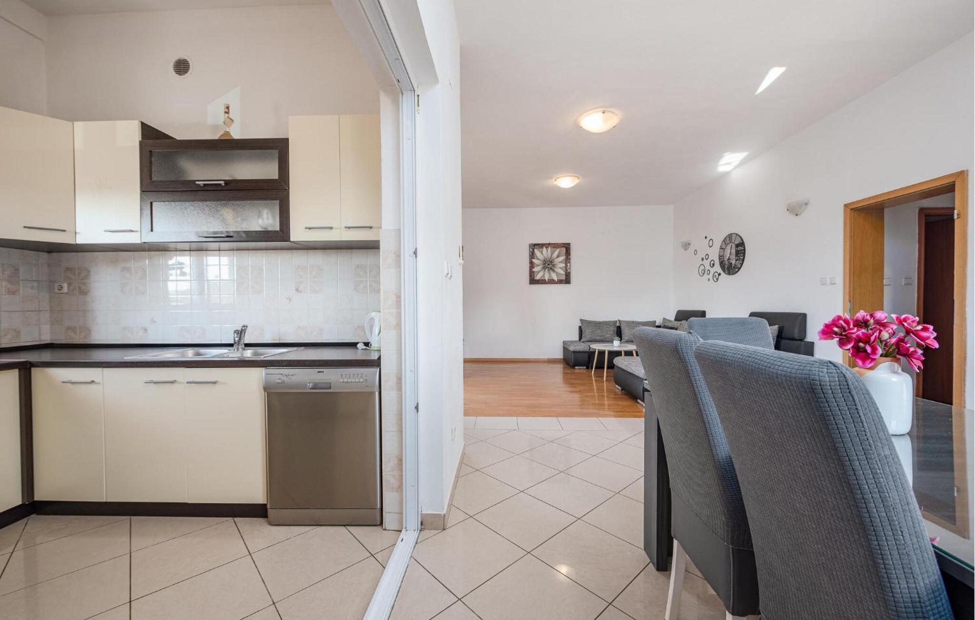 Beautiful Apartment In Maslenica With Kitchen ภายนอก รูปภาพ