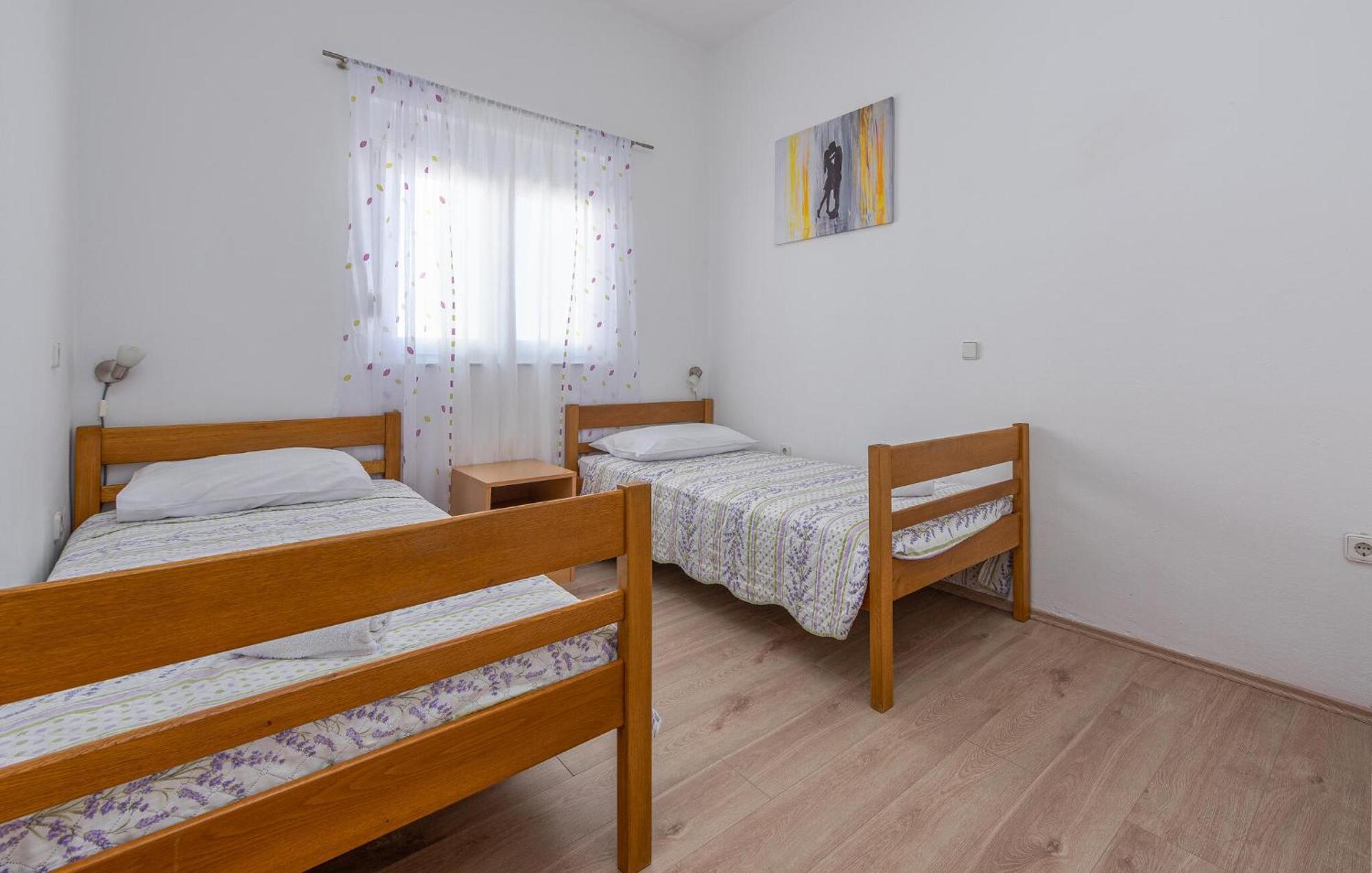 Beautiful Apartment In Maslenica With Kitchen ภายนอก รูปภาพ