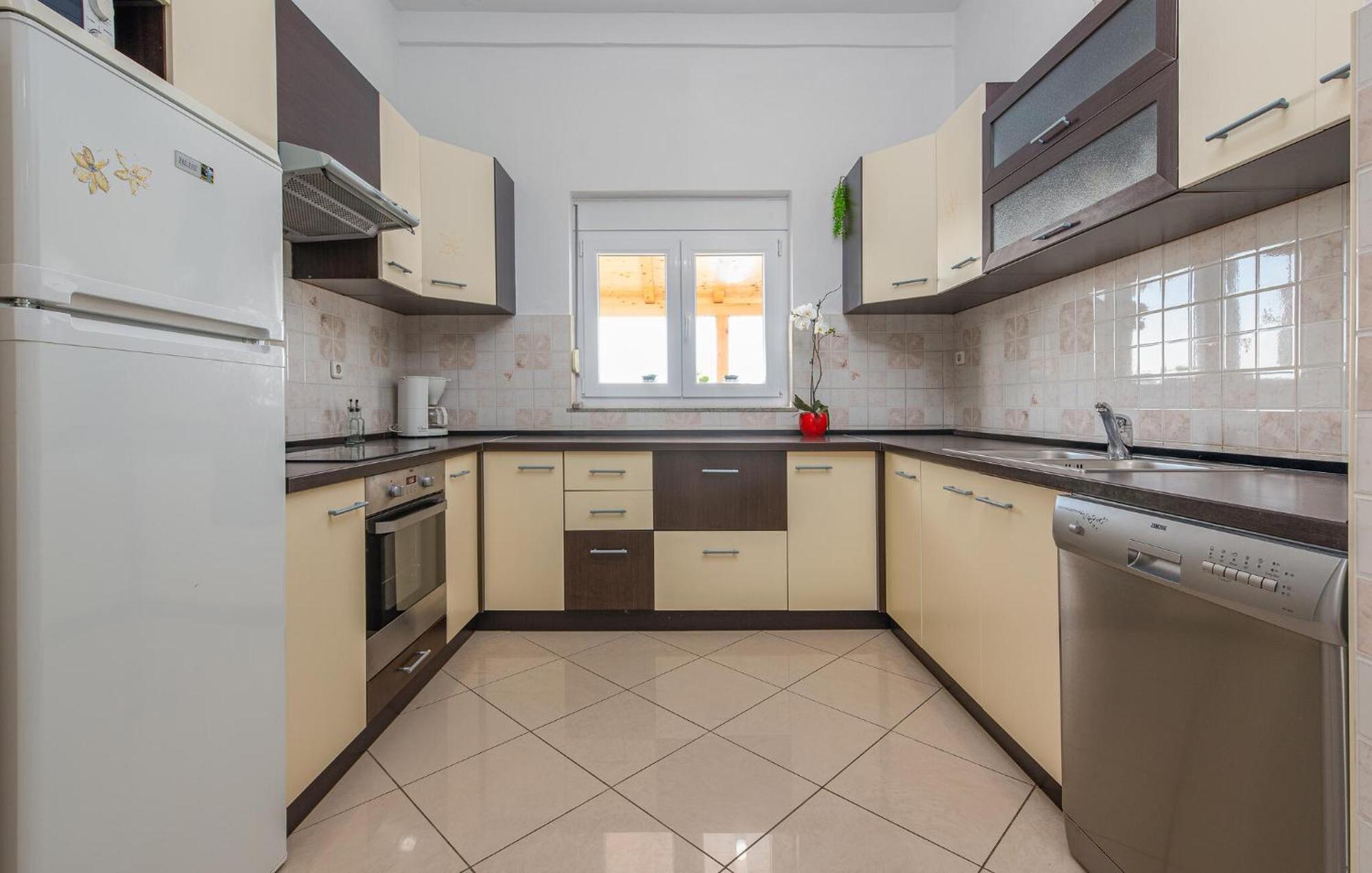 Beautiful Apartment In Maslenica With Kitchen ภายนอก รูปภาพ
