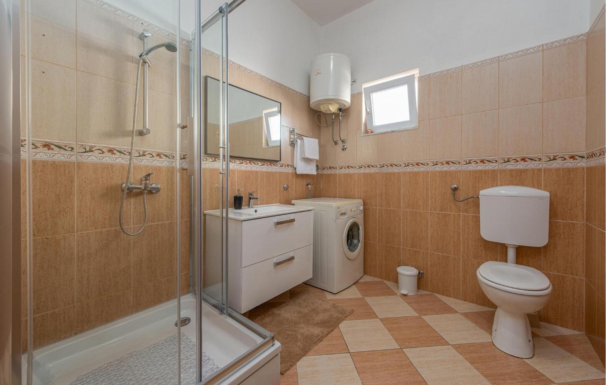 Beautiful Apartment In Maslenica With Kitchen ภายนอก รูปภาพ