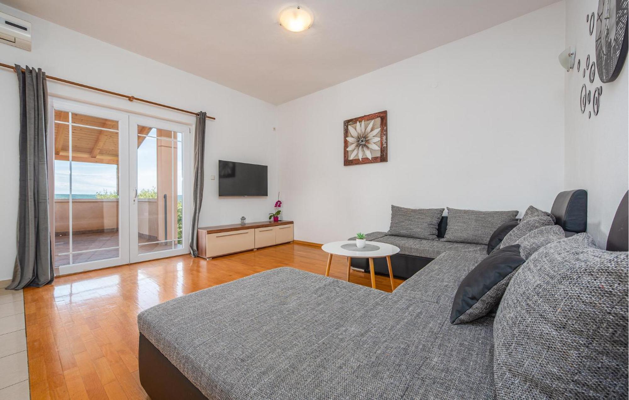 Beautiful Apartment In Maslenica With Kitchen ภายนอก รูปภาพ
