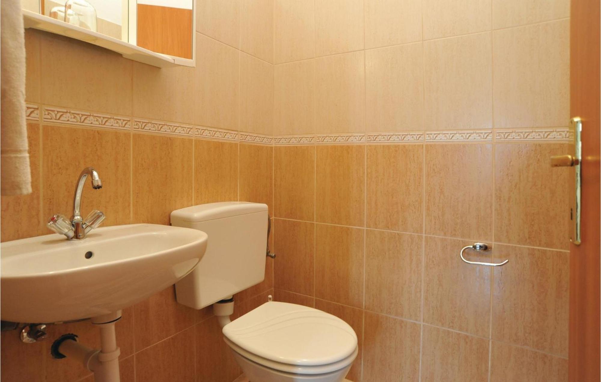 Beautiful Apartment In Maslenica With Kitchen ภายนอก รูปภาพ
